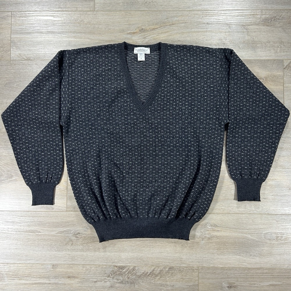 VTG Tricots St Raphael Mens Medium‎ Pure Wool Gray Geometric V Neck Sweater
